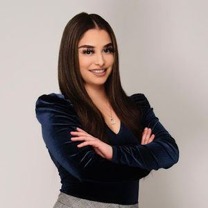 Meet your Posher, Adriana